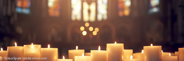 Kerzen auf Altar