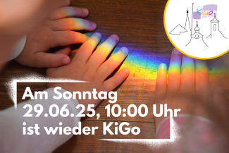 Kinderhände unter Regenbogen