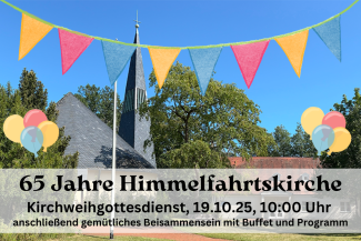 Himmelfahrtskirche im Hintergrund, Girlande und Luftballons