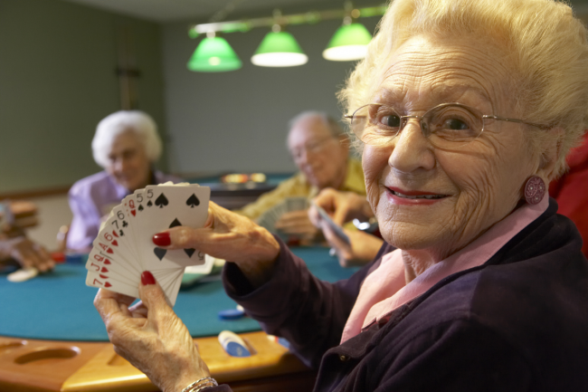 Senioren beim Kartenspiel